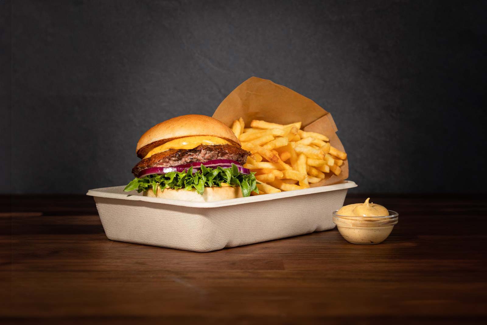 Hamburgaremeny med pommes och dippsås